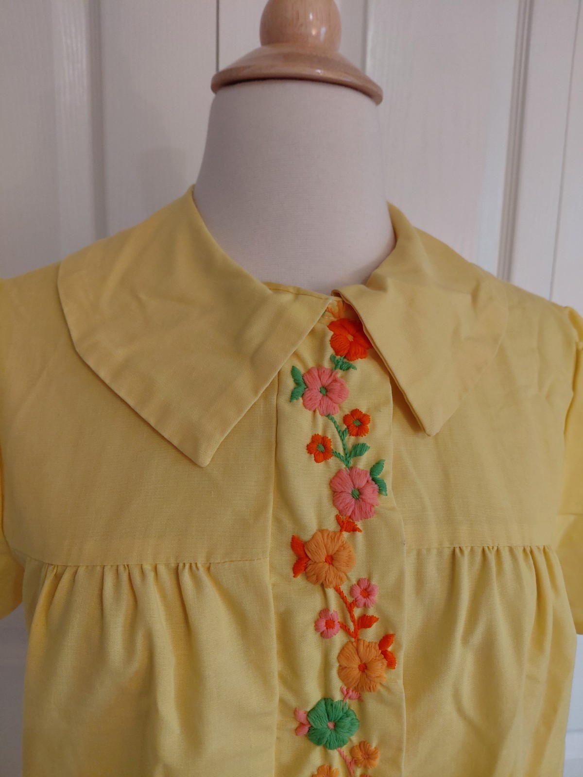 Vintage 1970s Yellow Cotton House Dress Bright Flower Embroidered Size Large
