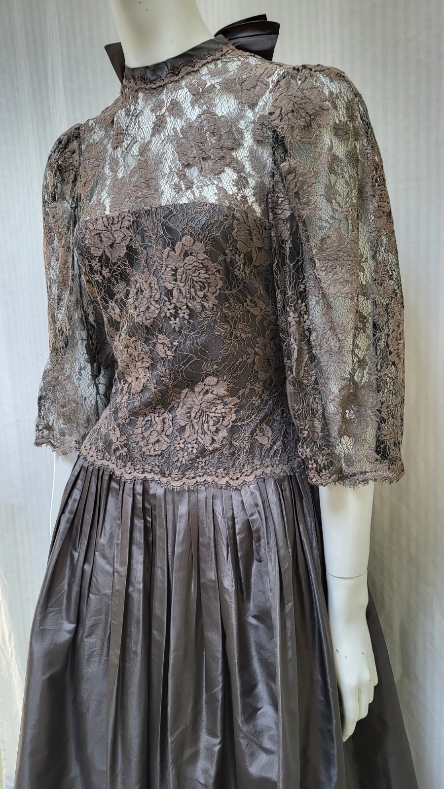 Vintage Nina Ricci Haute Boutique Gray Silk Taffeta & Lace Ball Gown Dress – XS