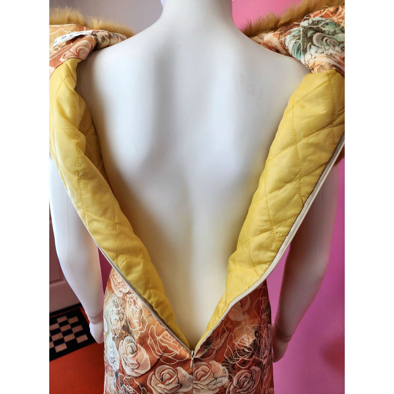 Small Medium Vintage 1990&rsquo;s Gold & Cream Brocade Lurex Faux Fur Lined Cheongsam