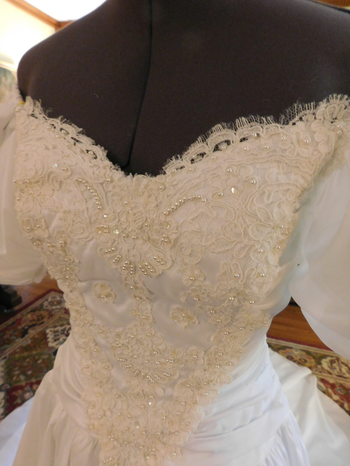 GORGEOUS OFF- SHOULDER LACE & SATIN VINTAGE SIZE 4-6 GO BY MEASUREMENTS