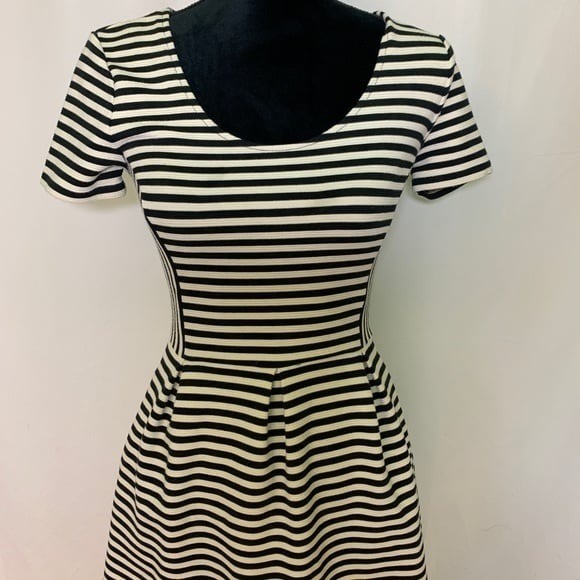 Madewell black & White Striped Retro Style Dress Size 0n Small grunge preppy