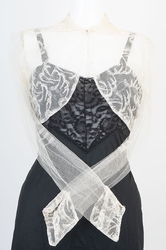 Amazing Mod 1960s Lace Vintage Shrug Long Sleeves Voile Couture Quality