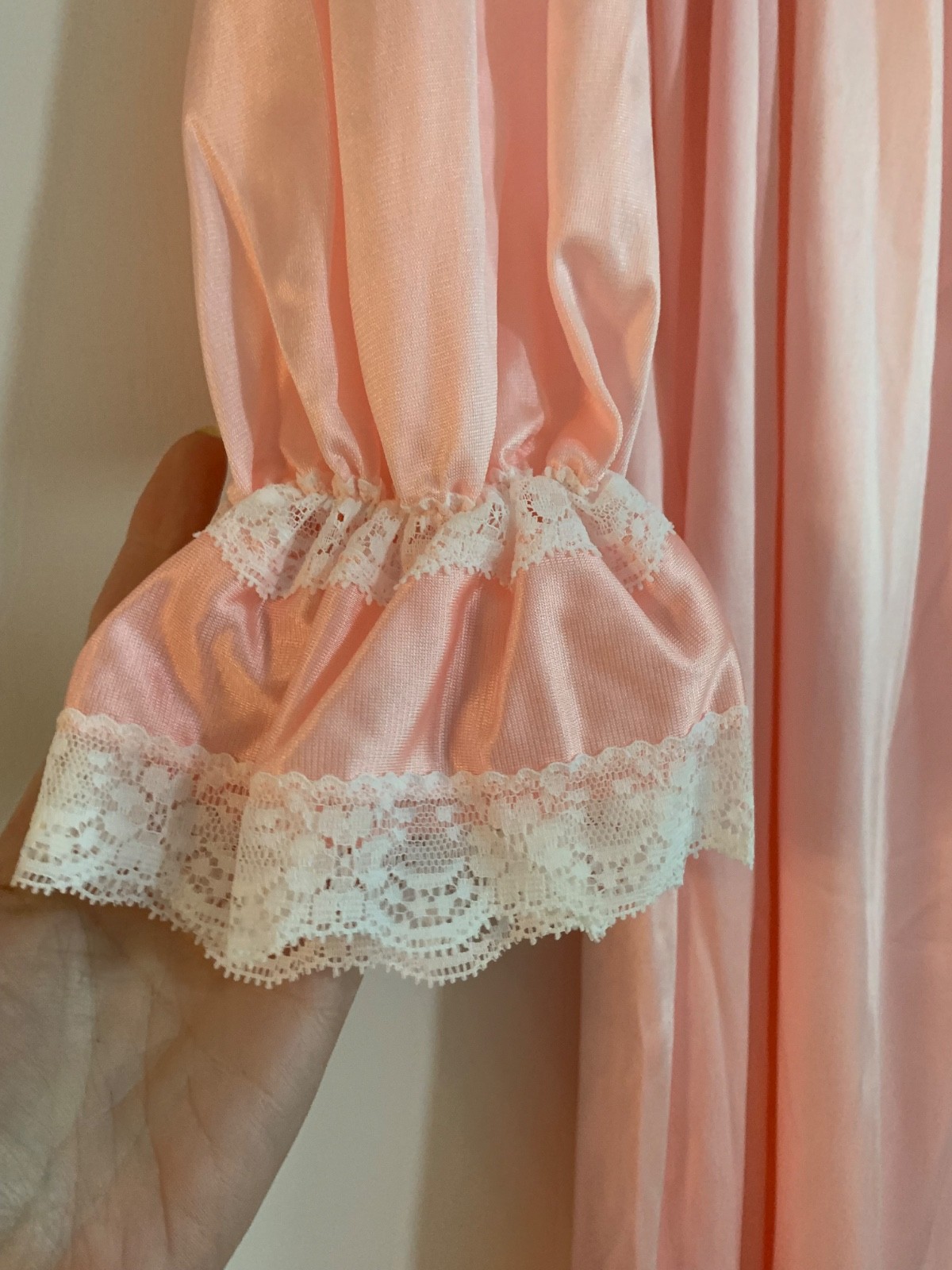 NWT Vintage Pink “Dixie Belle” Nylon Peignoir Robe w Lace Accents Maxi