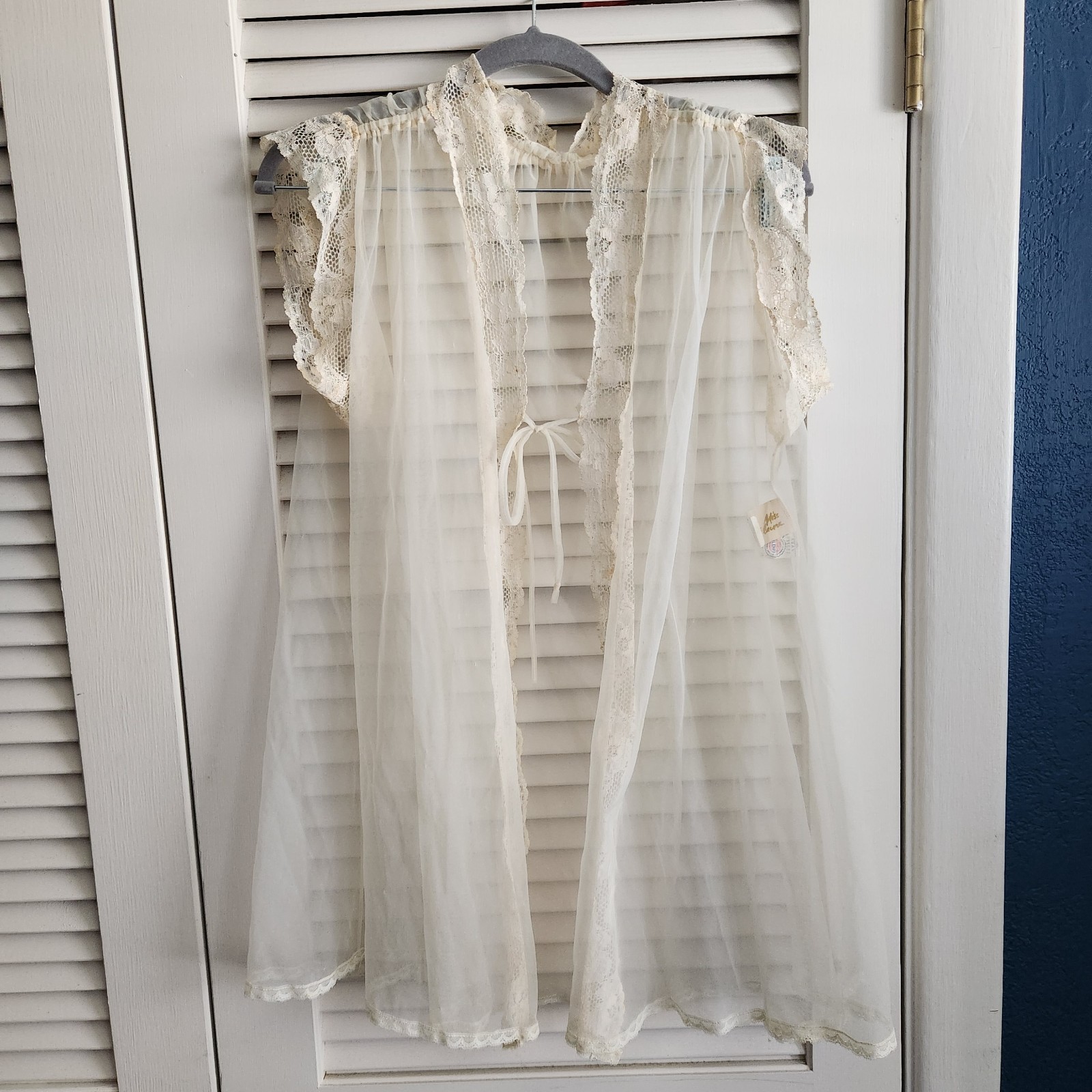 1960s Miss Elaine Peignoir Chiffon Short Robe With Lace Details And Tie Front