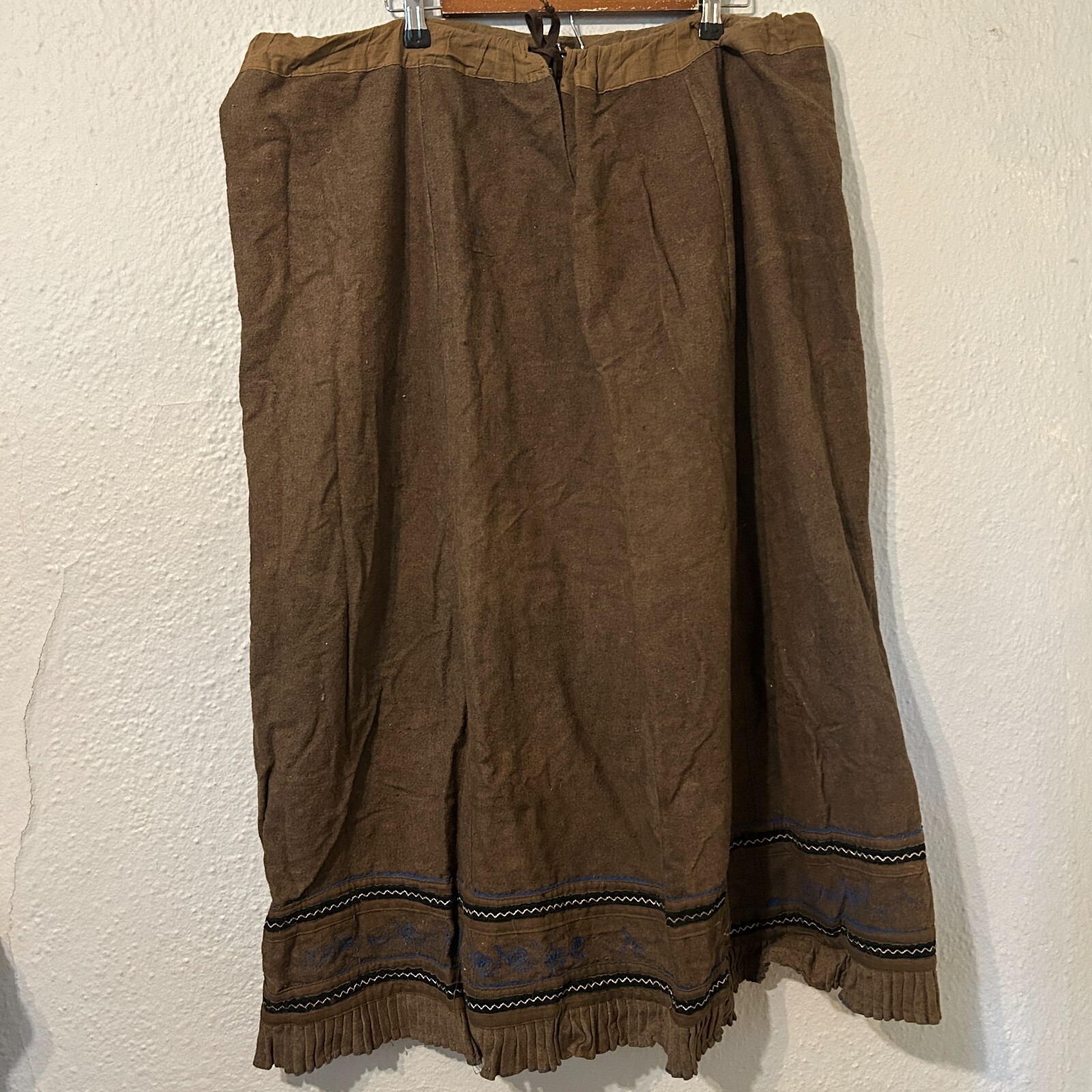 Antique 1920s Brown Wool Embroidered Skirt Flapper Pleated Hem Pocket Volup