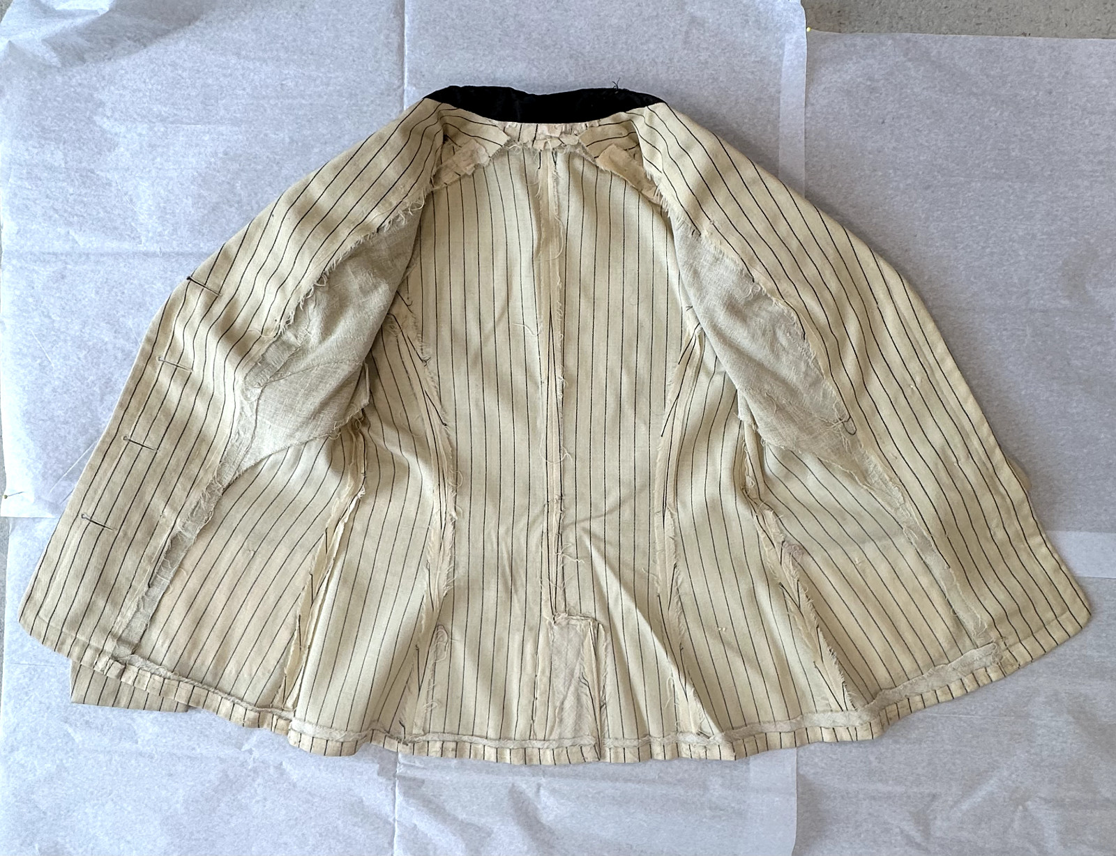 Edwardian Titanic White Wool Pinstripe Women&rsquo;s Walking Suit Jacket & Skirt 1910s