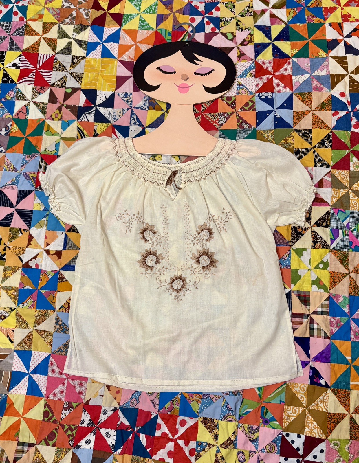 Vintage cream peasant blouse with flower embroidery. 60&rsquo;s 70&rsquo;s Boho Hippie