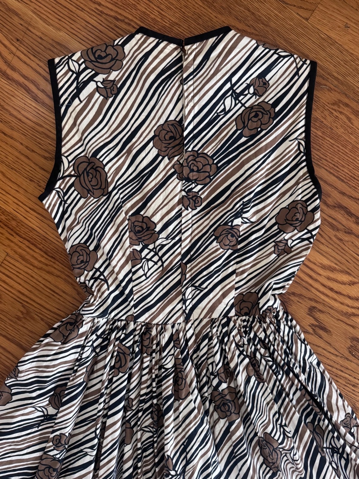 Vintage Original 1950s California Cottons Black and Brown Rose Print Dress XS/S