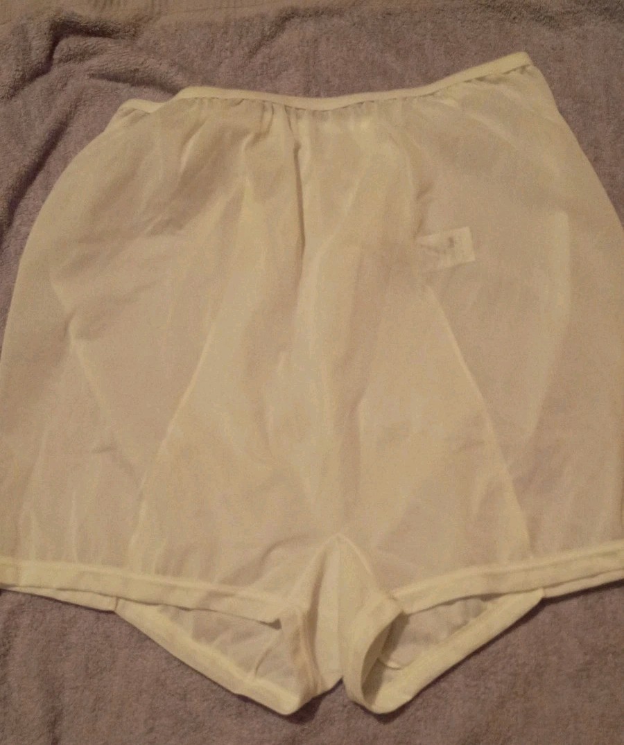 NOS Vtg Dixie Belle Nylon Panties.Very Soft.Sz.10
