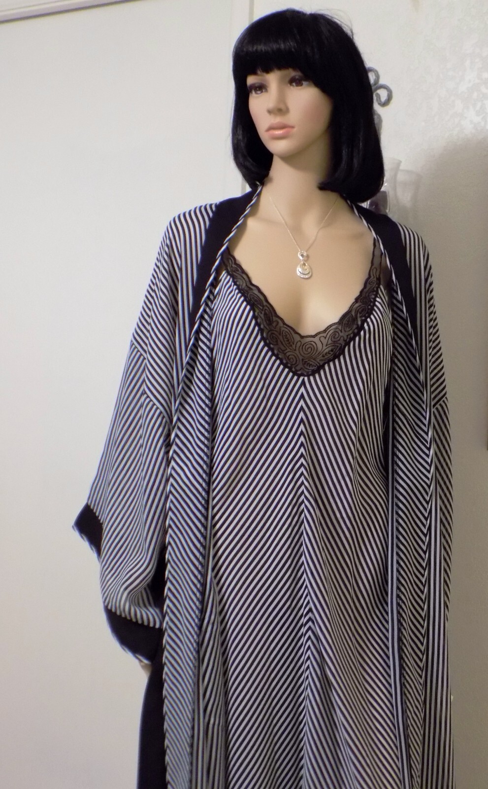 VALENTINO Intimo VTG NWT Montaldo&rsquo;s Polyester BLACK STRIPED PEIGNOIR L large