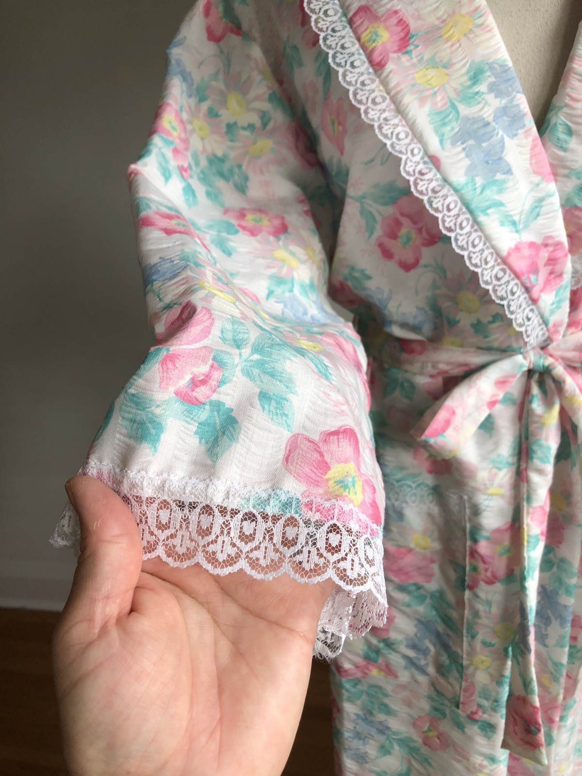 STUNNING NWT VTG CACHET Floral PolyCottton & White Lace Full-length Robe SZ M