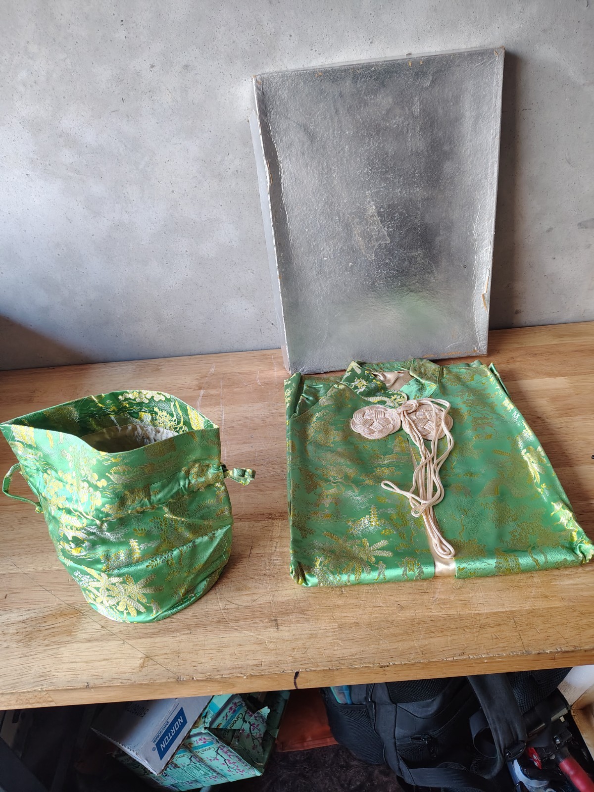 1950&rsquo;S LADIES GREEN SILK BROCADE JACKET AND MATCHING DRAWSTRING HANDBAG YOKOHAMA
