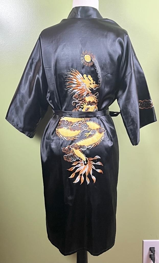 Vtg 70&rsquo;s Black Silk Embroidered Kimono Short Robe Dragon Souvenir Vietnam sz 14