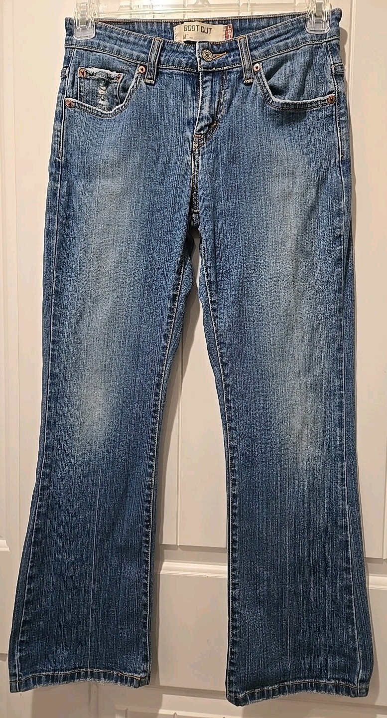 Vtg. Levi&rsquo;s 515 Women&rsquo;s Jeans Boot Cut Medium Wash 30×28.5-Sz. 4M