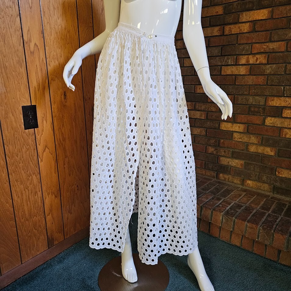 Vtg 60s Eyelet Lace Tea Timer Play Shorts & Skirt Chuck Howard Beach Party XS/S