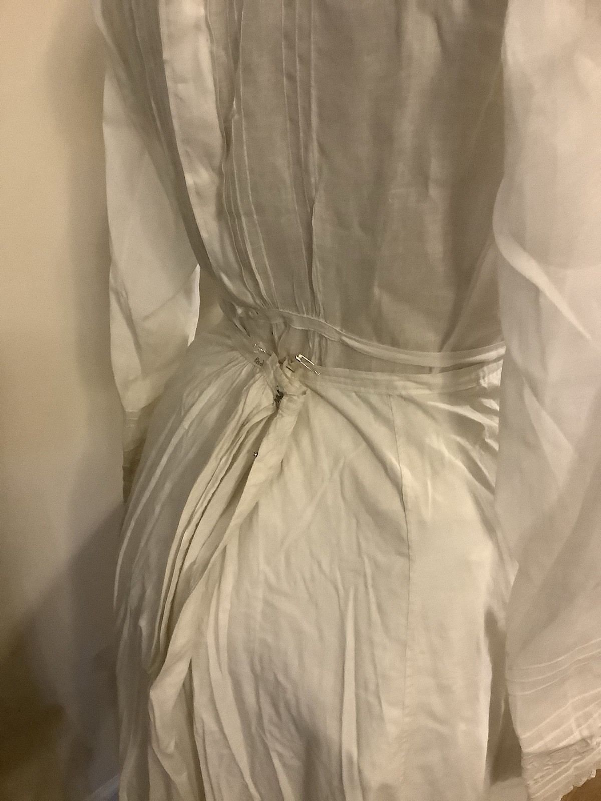 2608🌟Antique 1900s Silk Cutwork Coat Taffeta Skirt Lace Whitework Petticoat