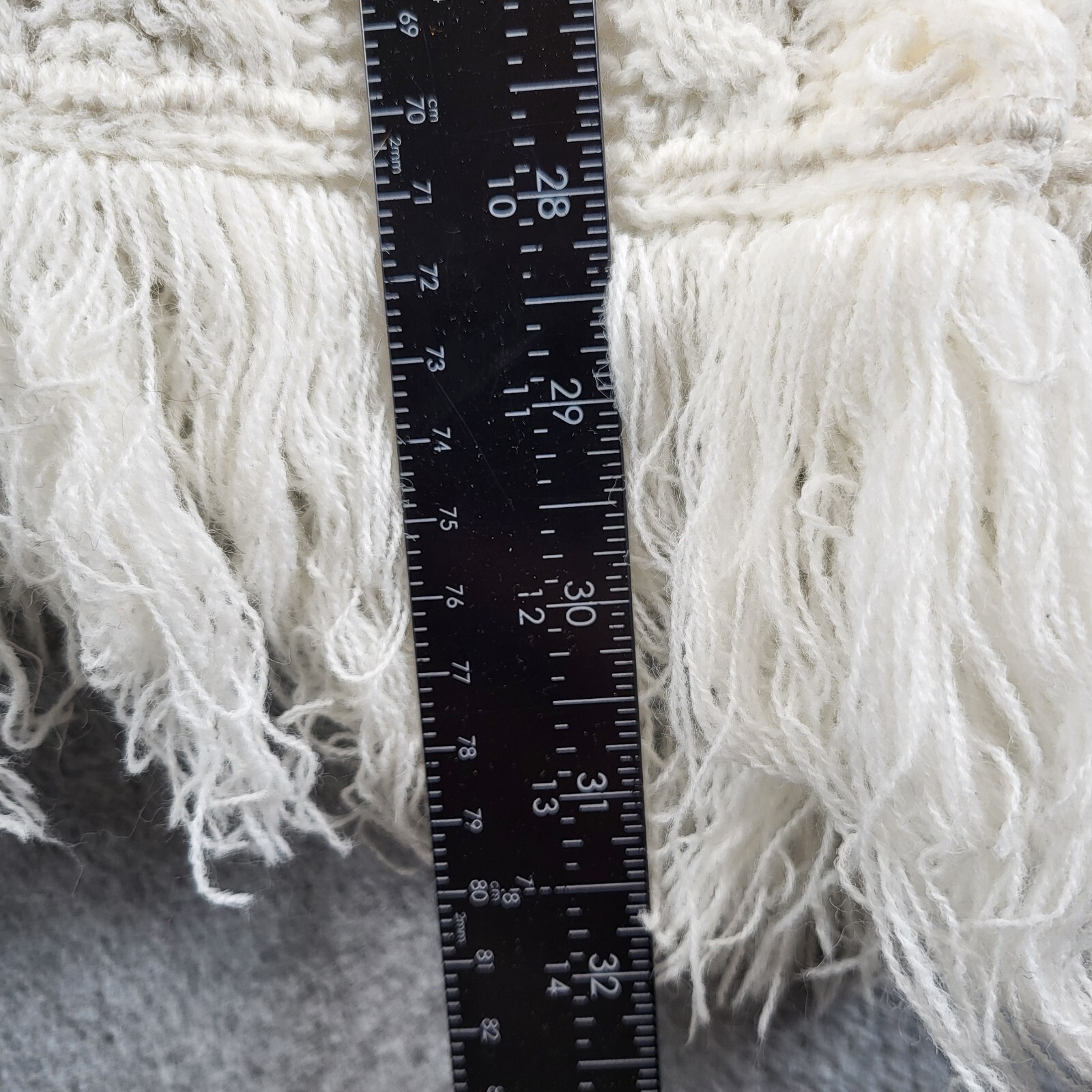 VTG Montgomery Ward White Cable Knit Poncho Button Shawl Fringe No Size Tag