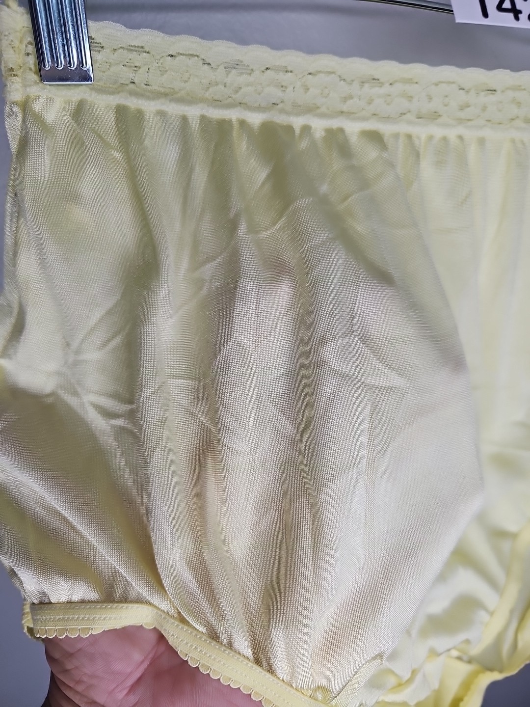 Vintage Warner&rsquo;s 100% Nylon Style 55196 Yellow Panties Lace Detail Size 7