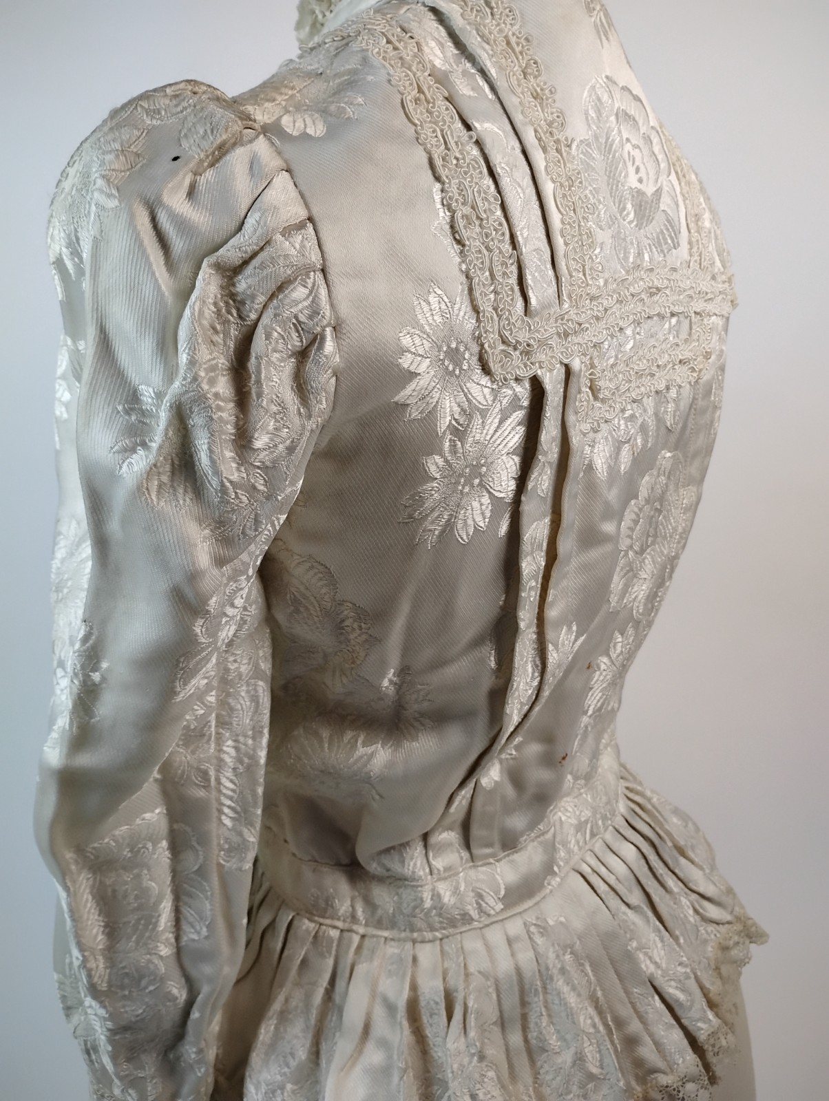Antique Victorian Bodice – Ivory Silk Brocade with Floral Jacquard & Lace Trim