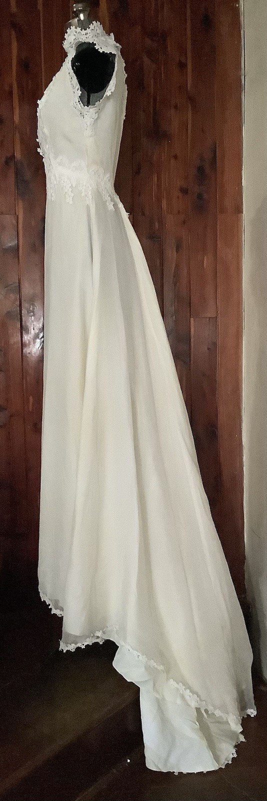 Vintage 1980’s BRIDAL COUTURE Floral Lace Appliqué Wedding Gown 34-24-52