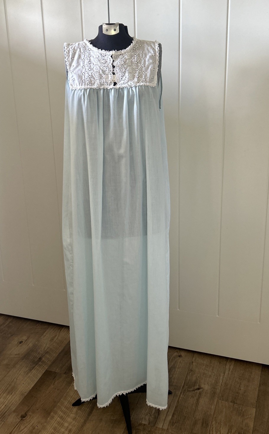 Vintage Miss Elaine Powder Blue & White Eyelet Cotton Nightgown Fits L