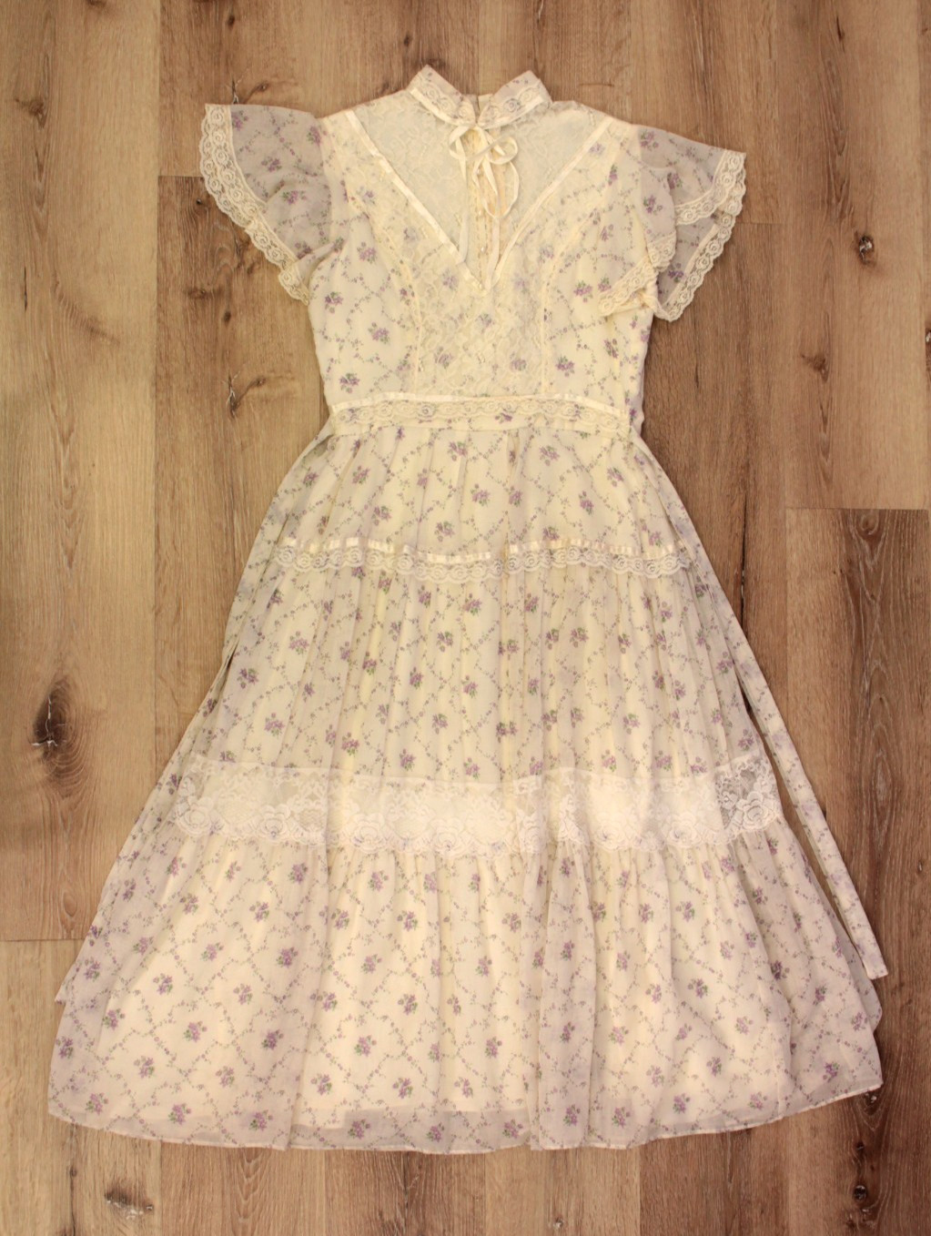 Vtg Women&rsquo;s 70s Cream & Purple Floral Midi Prairie Dress W/ Lace Trim S/M 1970s