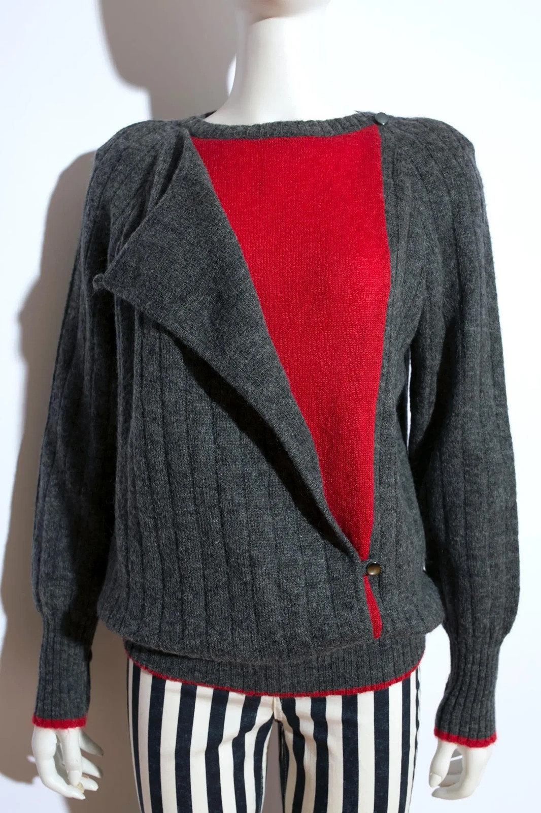 Nice Chloe Designer Vintage Early 80s Chic Gray Red Statement Sweater