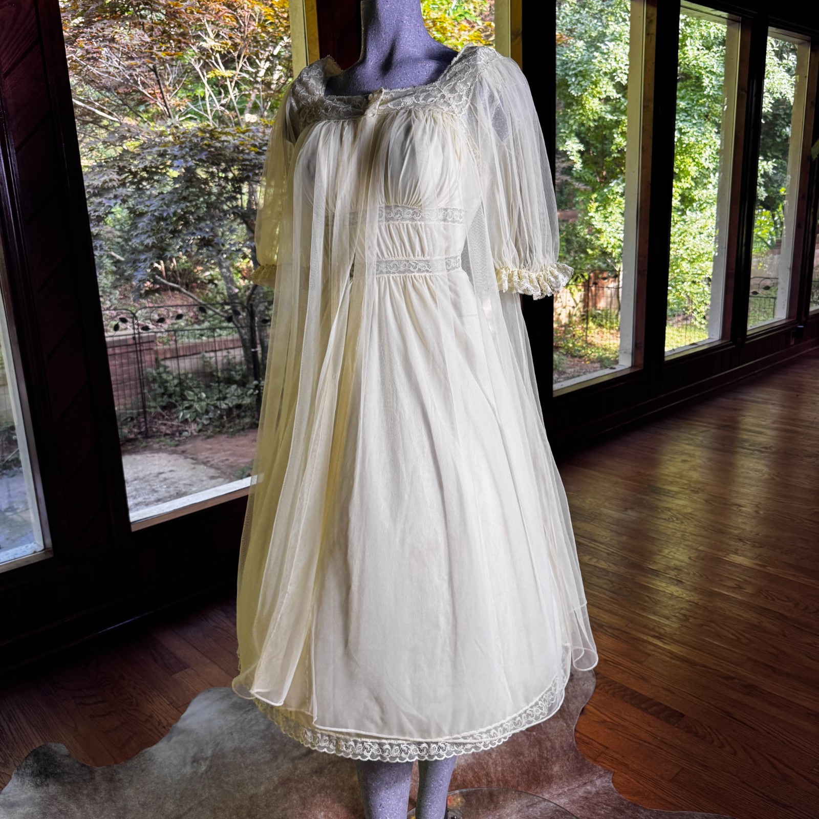 Vintage 50s 60s Yellow Lace Babydoll Nightgown & Peignoir Set Vanity Fair Small