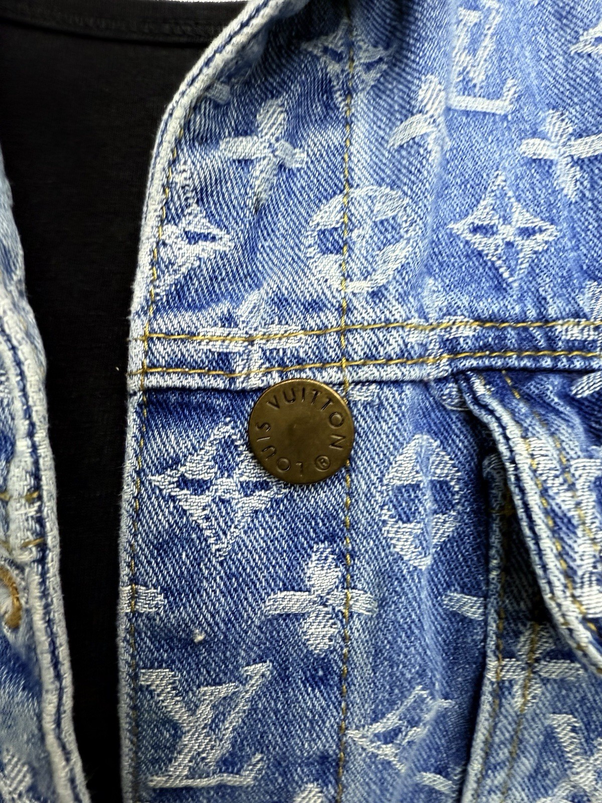 Louis Vuitton LV Monogram Blue Denim Jacket Female Size 48 S Vintage Sold Out ￼