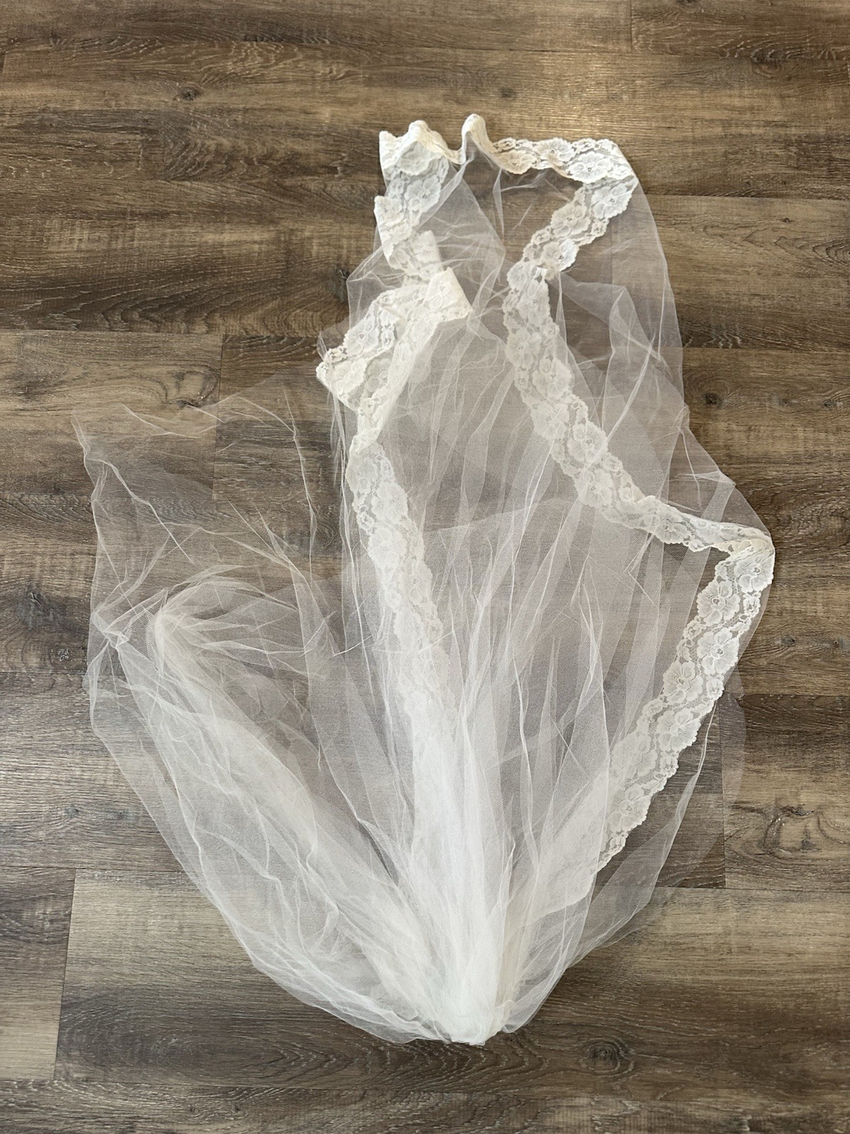 Vintage Wedding Dress Gown S White Chantilly Lace Long Sleeve Fitted Train Veil