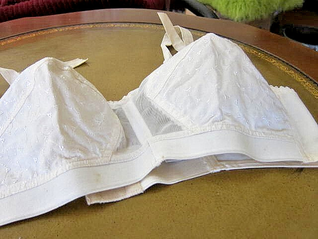 Vintage Never Worn Playtex High Style Bra Wireless Pointy Unlined Cup Sz 32C