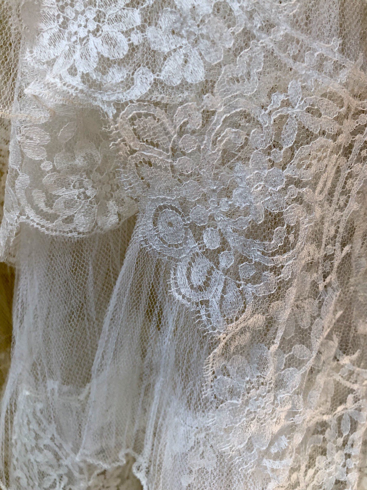 Vintage 1950s Princess Bride Wedding Gowns Ivory Illusion Chantilly Lace Dresses
