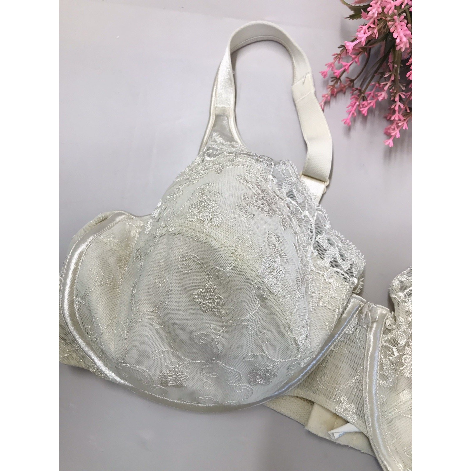 Vintage Playtex Secrets Satin & Lace #4022 Underwire Soft Cup Bra In Ivory 40DD