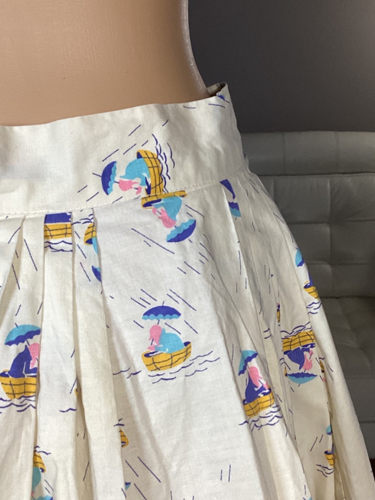 Vintage 1950&rsquo;s Cotton Pleated Novelty Print Skirt Boats Umbrellas 28&Prime; Waist