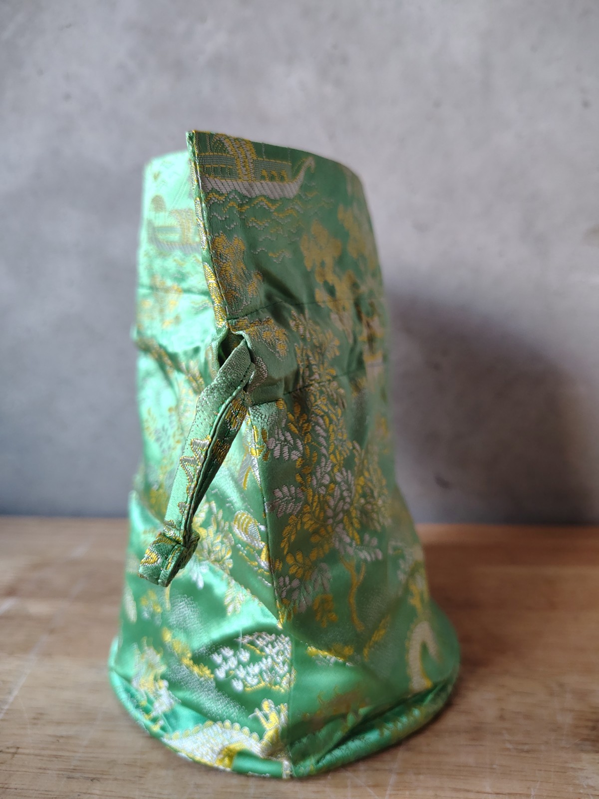 1950&rsquo;S LADIES GREEN SILK BROCADE JACKET AND MATCHING DRAWSTRING HANDBAG YOKOHAMA