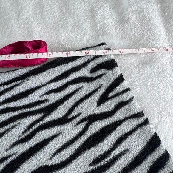 No Boundaries soft fluffy pink zebra print mini shorts y2k vintage mcbling
