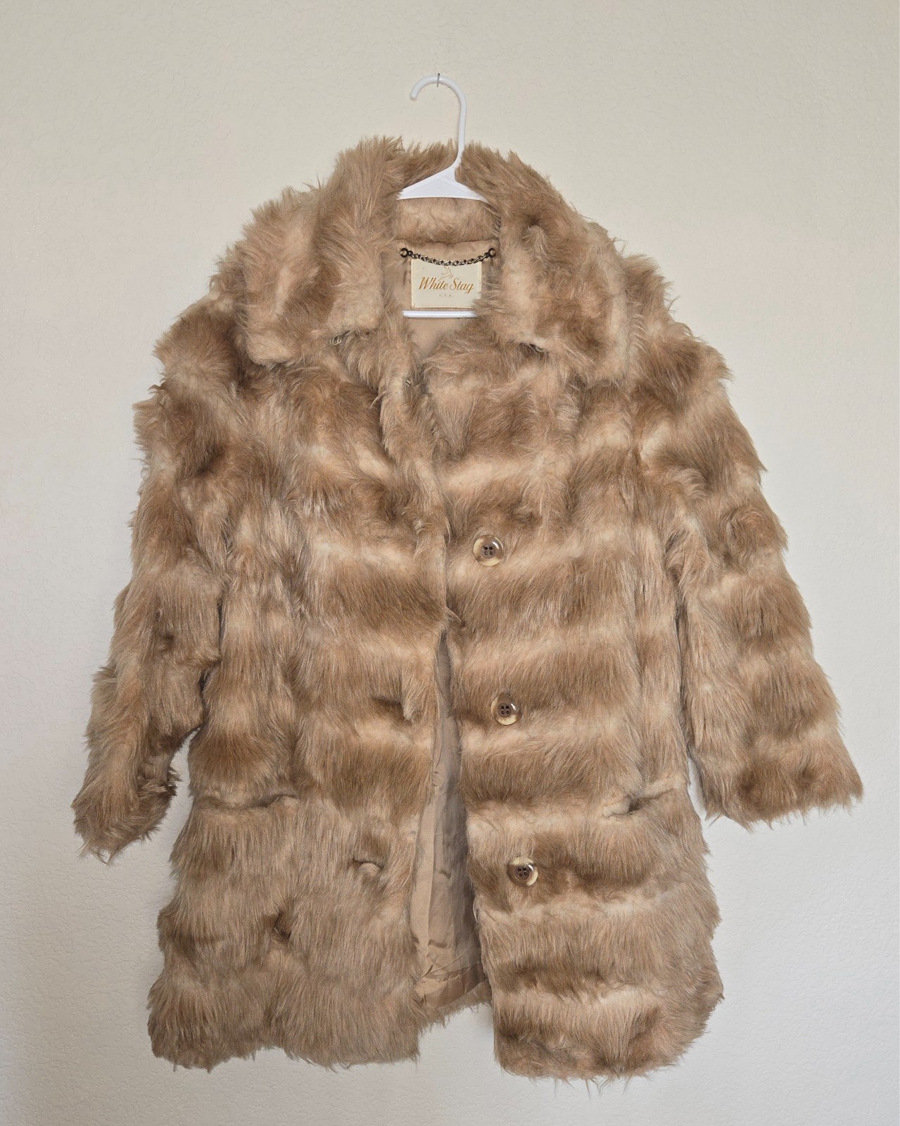 Family Owned Vintage White Stag Faux Fur Coat- Size Woman&rsquo;s Medium