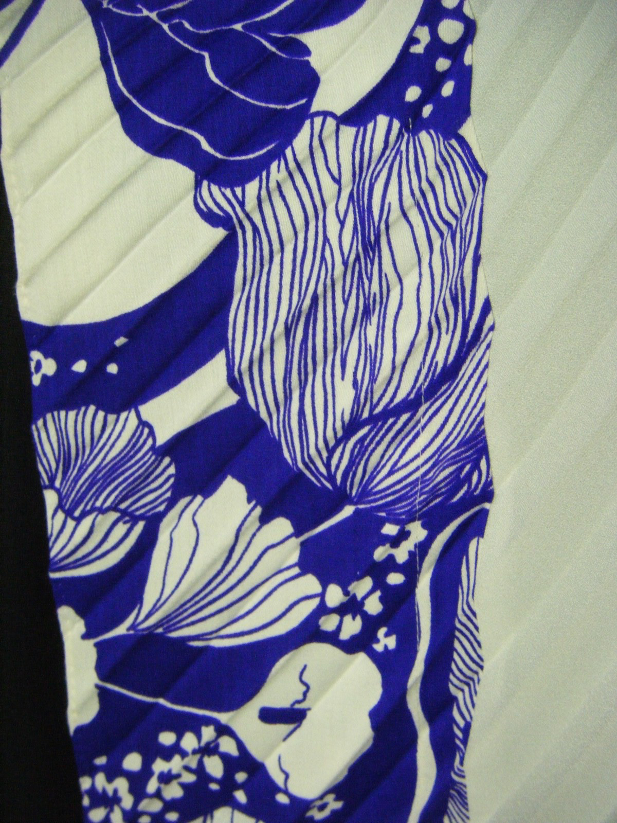 Vtg 60-70s White Purple Hawaiian Floral Printed Pleated Caftan-Bust 49/One size