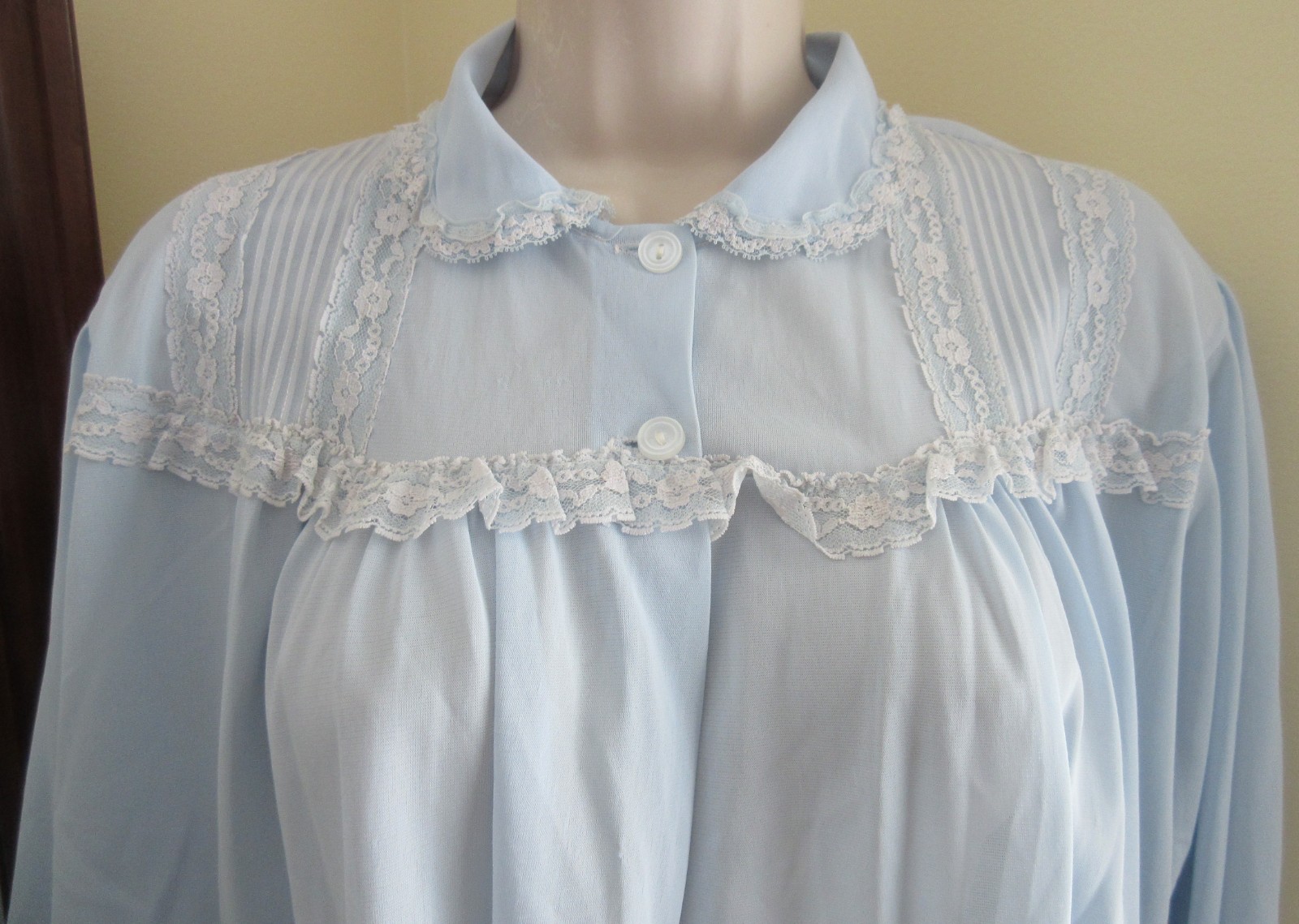 1960&rsquo;s BED JACKET PHILMAID BLUE nylon LACE RUFFLE size LARGE 40/42 USA