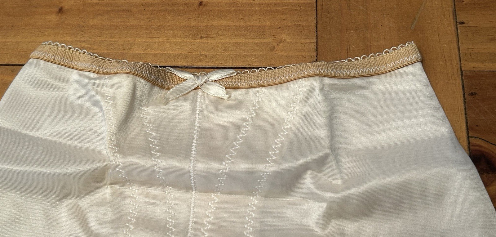 Vintage Exquisite Form Shape Maker Girdle Small Regular Length NOS