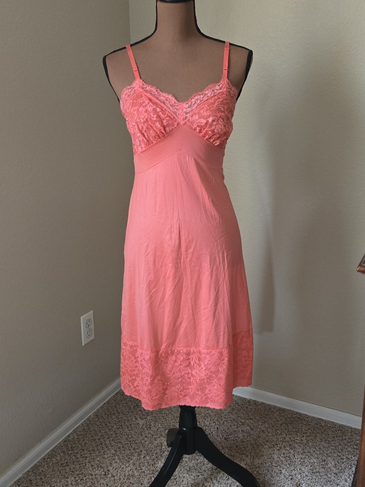 Vintage Vanity Fair Coral Slip Dress 32 Small Nylon Lace Vibrant Feminine Pinup