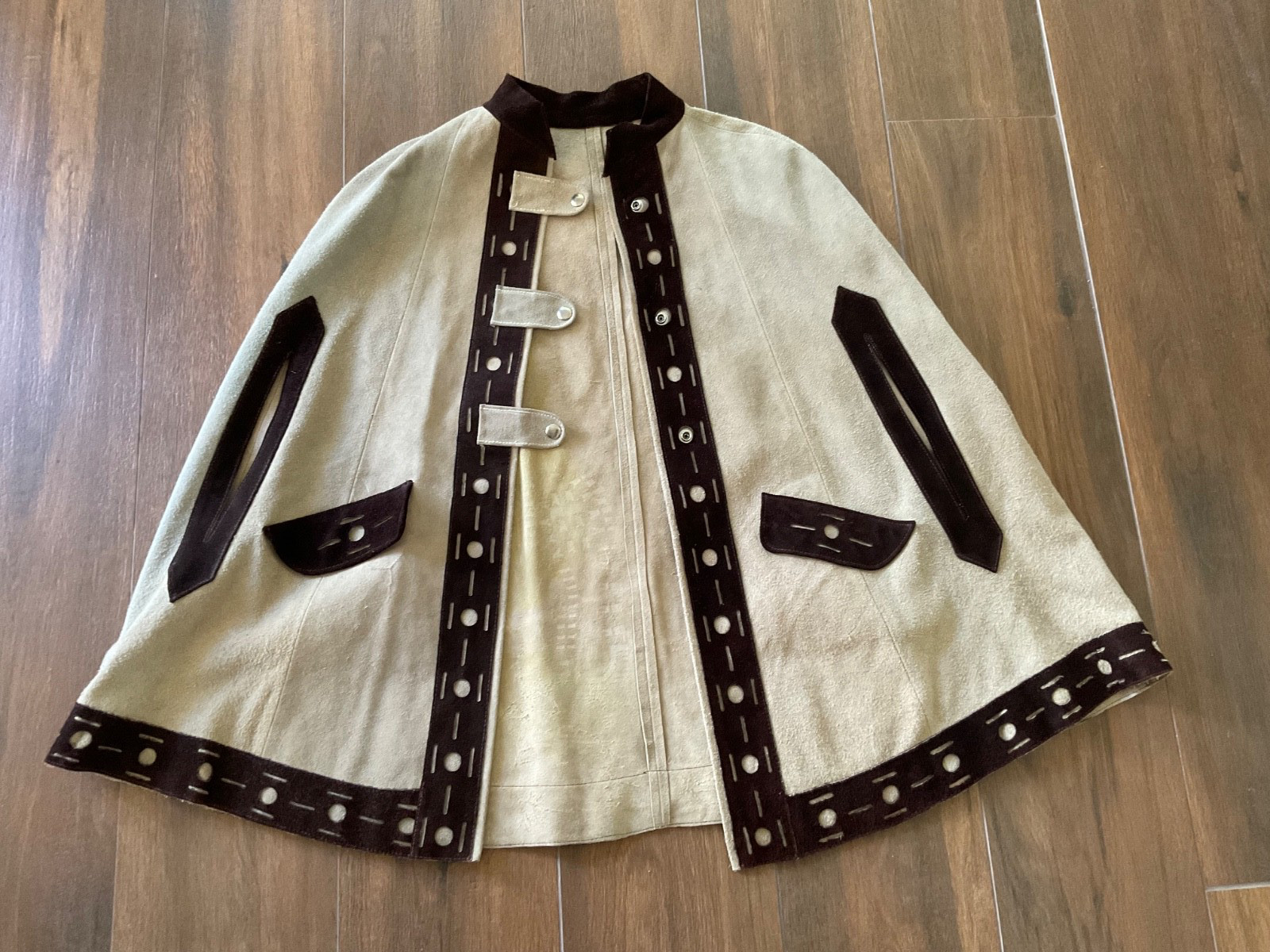 Vintage 1960s Tan Brown Suede Leather Poncho Snap Button Boho Hippie Cape Medium