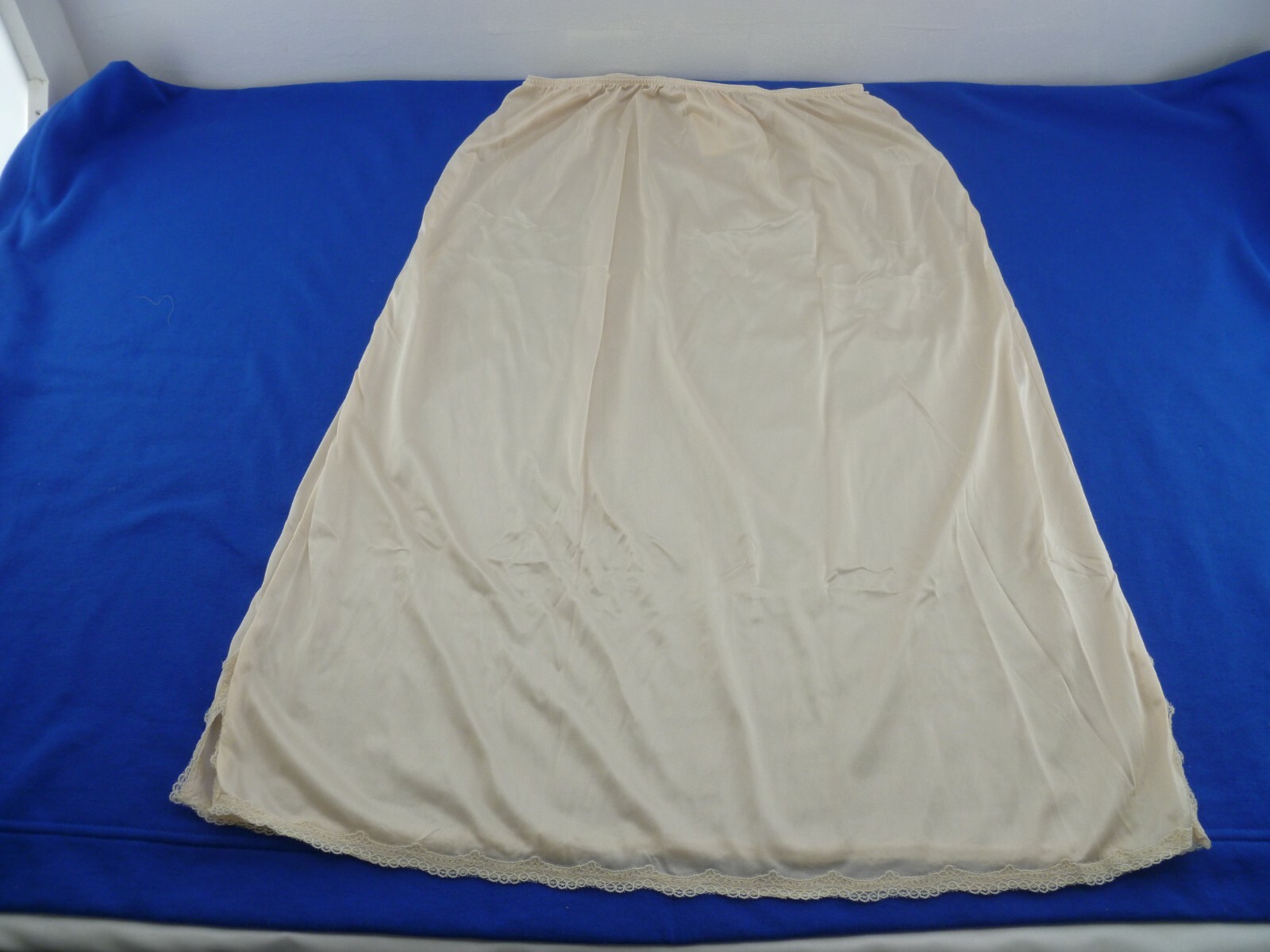 Dixie Belle 25&Prime; Nylon Half Slips,(3513)