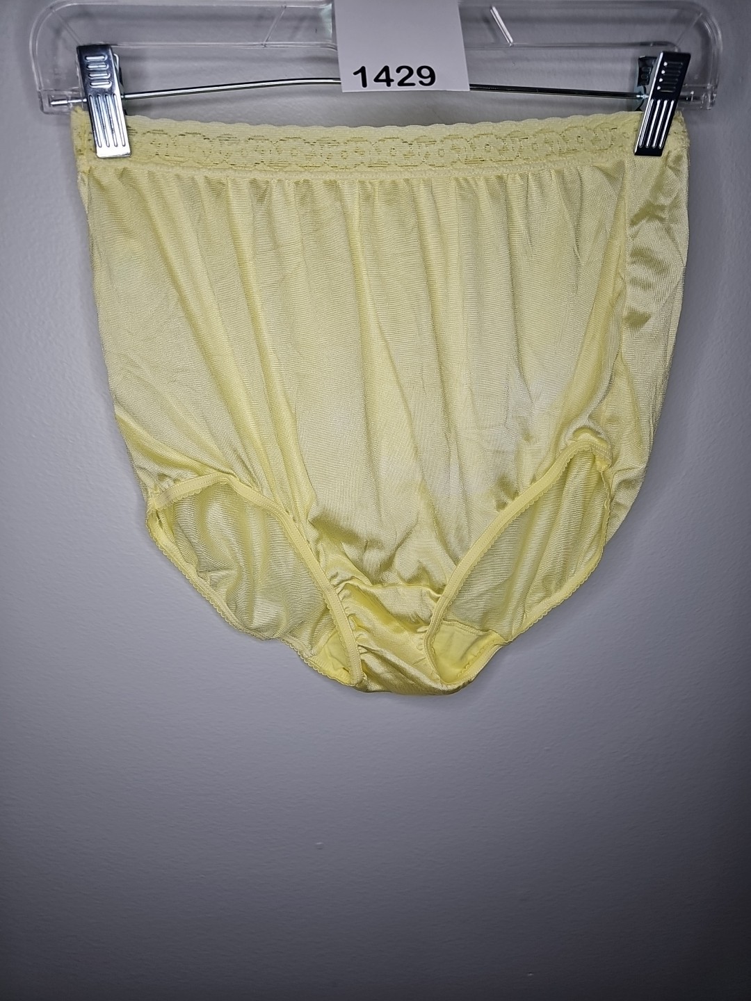 Vintage Warner&rsquo;s 100% Nylon Style 55196 Yellow Panties Lace Detail Size 7