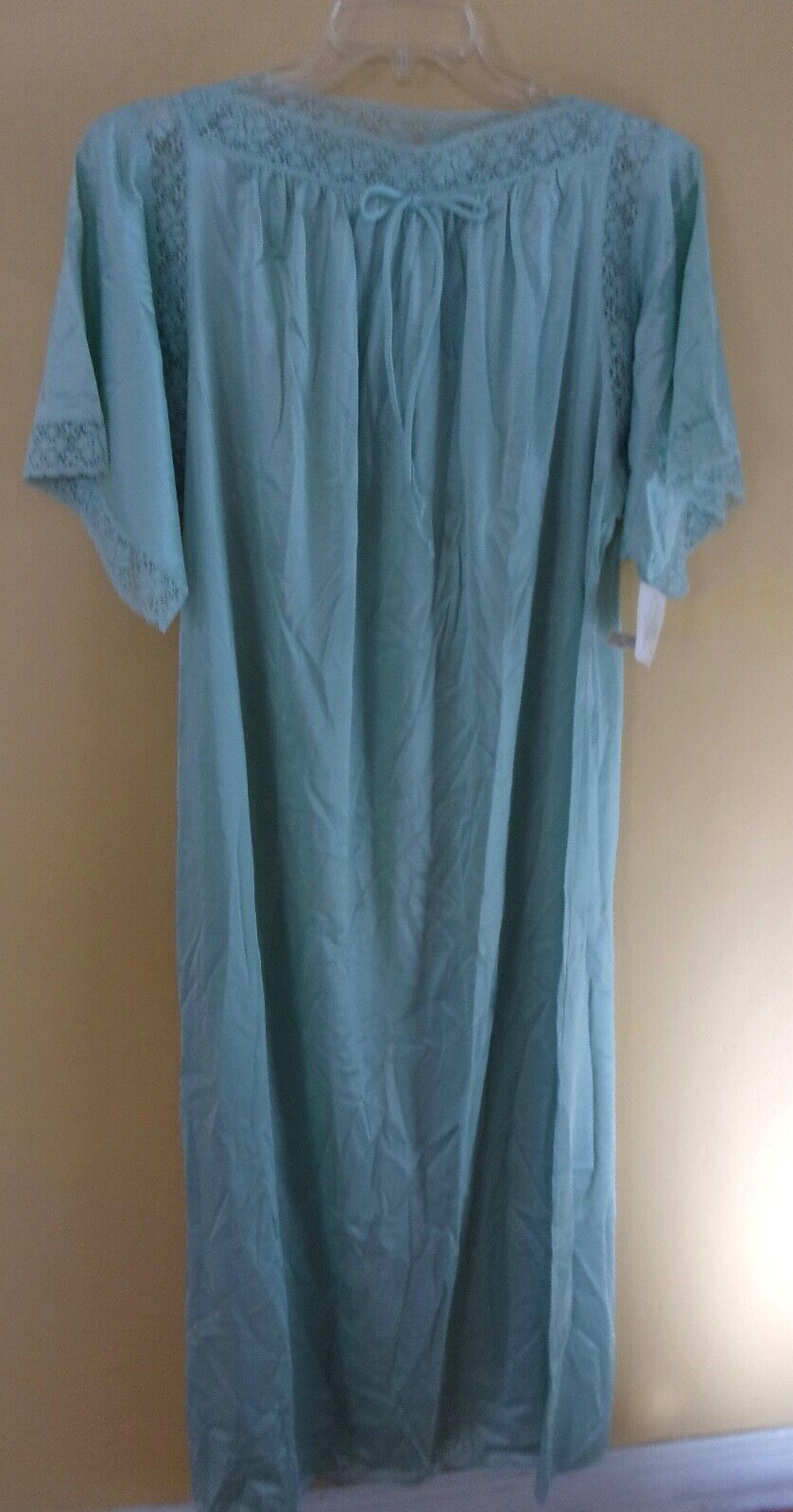 Val Mode vintage light green long nylon nightgown sz Medium 52&Prime; length NWT NOS