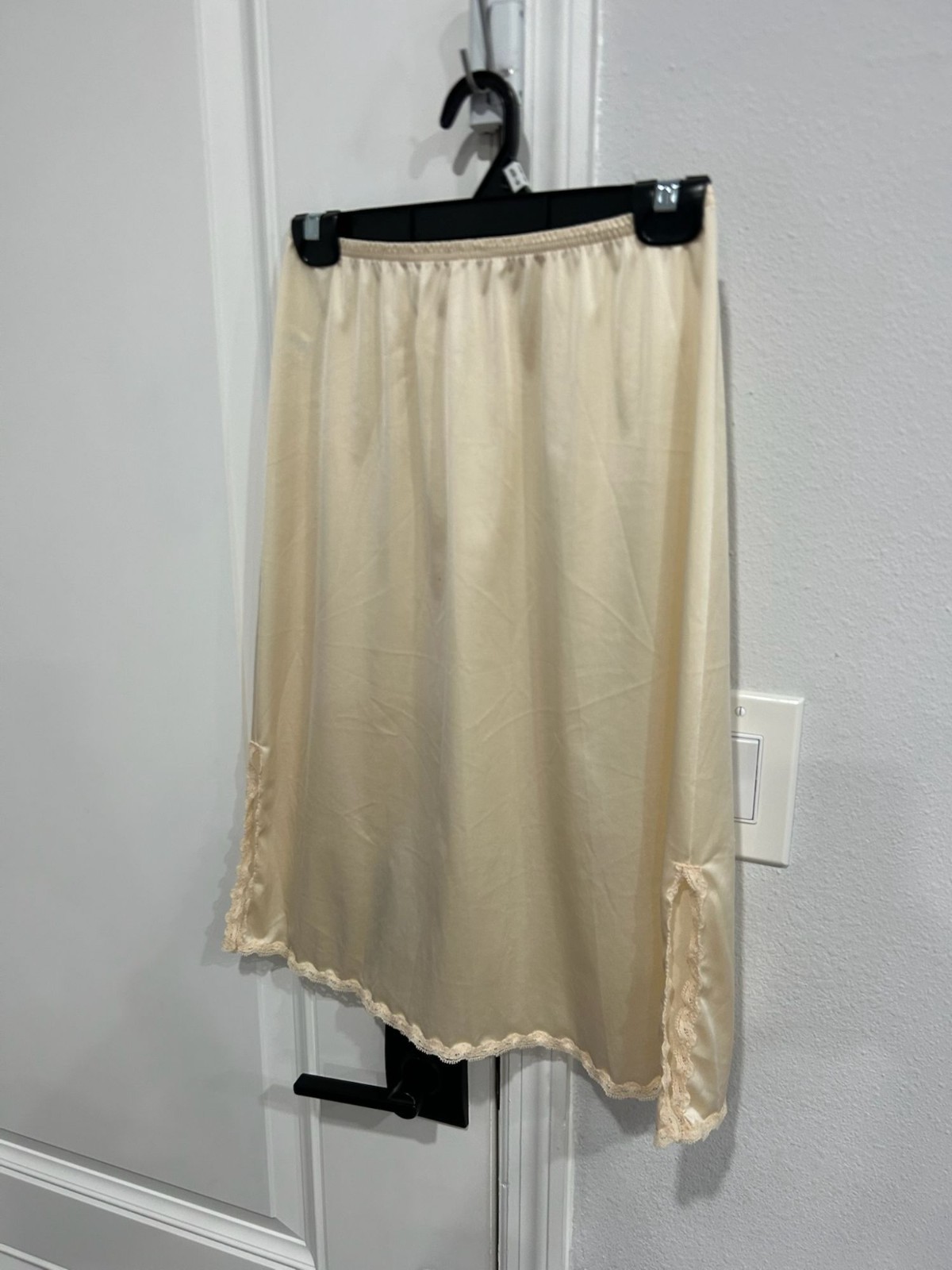 Vanity Fair Large Cream Nylon Half Slip Lace Hem Ethereal Romanticcore