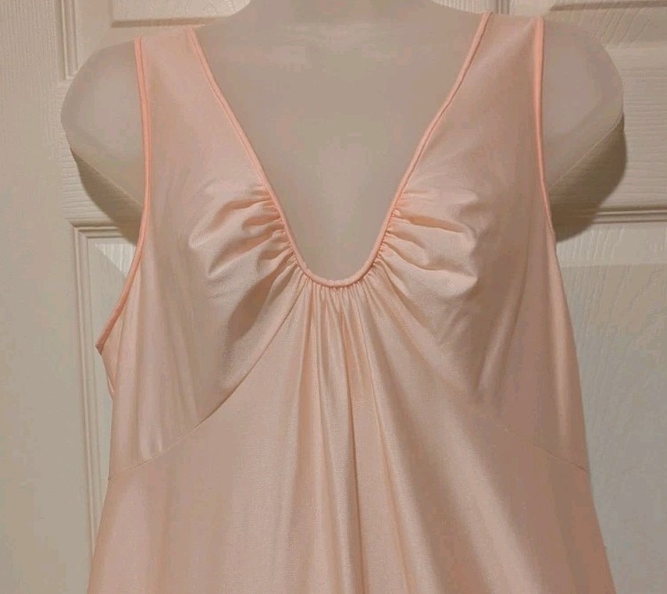 Vtg Shadowline Long Nightgown Size M Blush Pink Nylon, Spandex Fitted Bodice