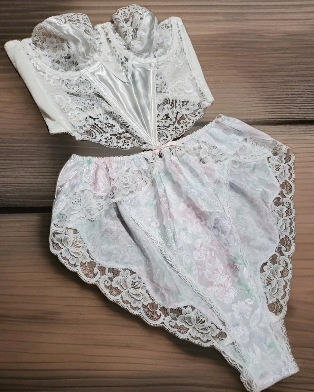 🦢 AUTH VTG CHRiSTiAN DiOR 2 PC LiNGERiE SET SATiN LACE BUSTiER CORSET & SHORTS