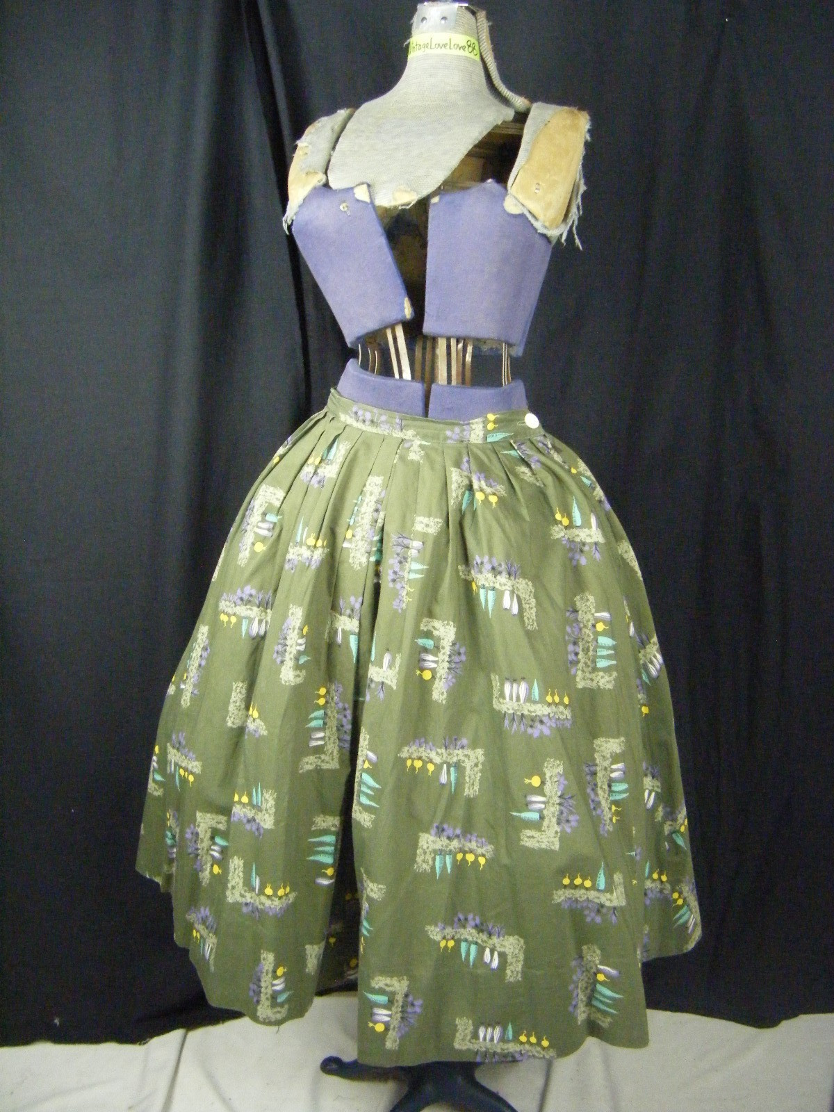 Vtg 50-60s Rare Olive Green Floral Novelty Printed Circle Skirt-Waist 25.5&Prime;