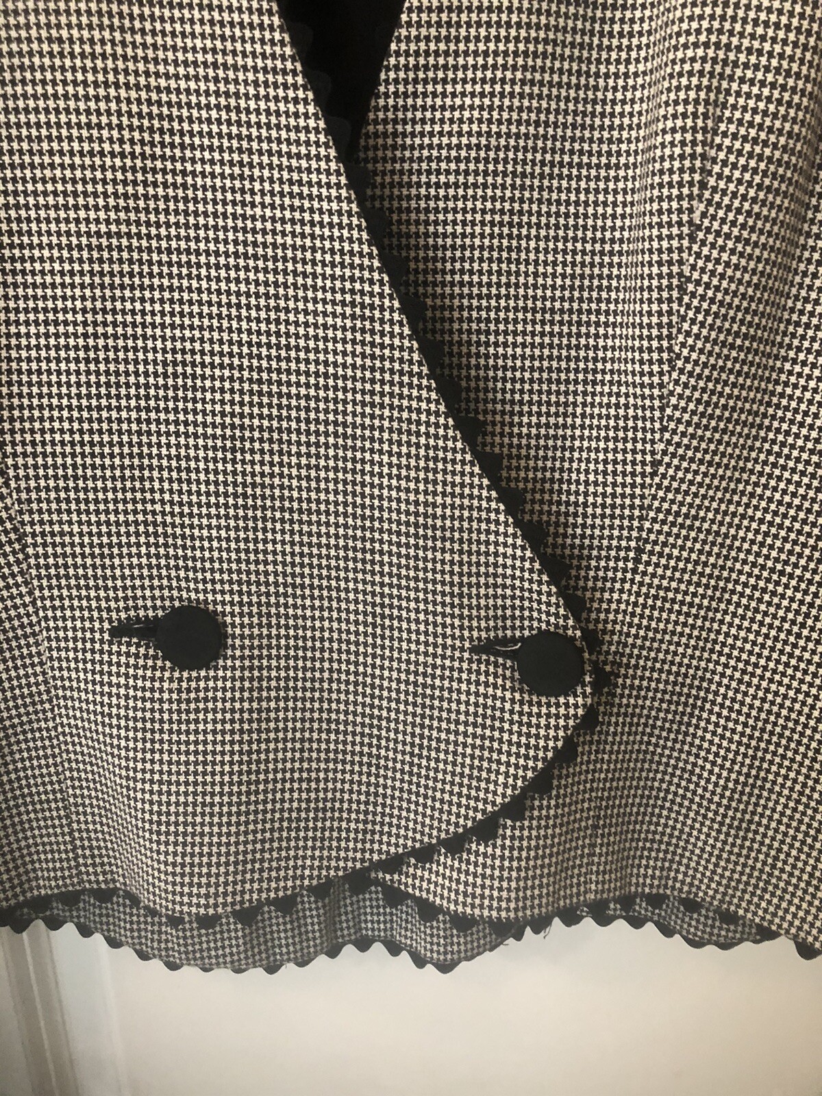 Vintage 1980s CULLINANE 2 Piece Suit With Ric-rac Trim B/W Houndstooth Size 8